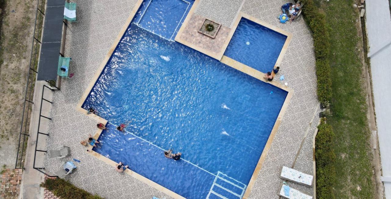 Hotel Celeste Inn Chinauta- Fusagasuga Exteriör bild